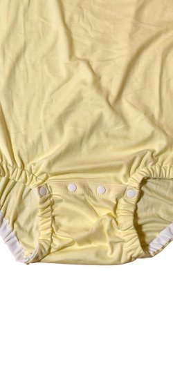 Buttons at the crotch